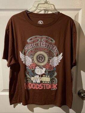 Woodstock Brown Graphic Tee - Short Sleeve